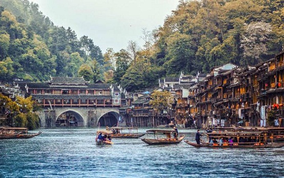 HÀ NỘI – TRƯỜNG SA - PHƯỢNG HOÀNG CỔ TRẤN –  MIÊU TRẠI MẶC NHUNG – TRƯƠNG GIA GIỚI –  THẤT TINH SƠN (6N5Đ - 2026)